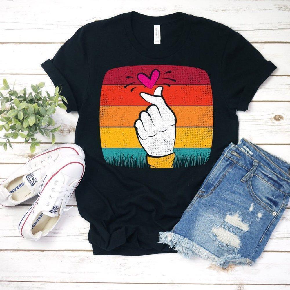 K Pop Hand Symbol Heart South Korea Music Fan T-Shirt